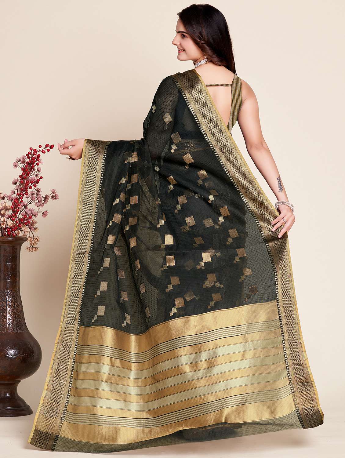 women self design bordered saree with blouse - 22000089 -  Standard Image - 2