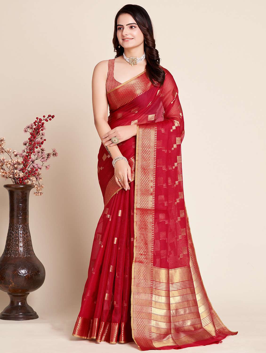 women self design bordered saree with blouse