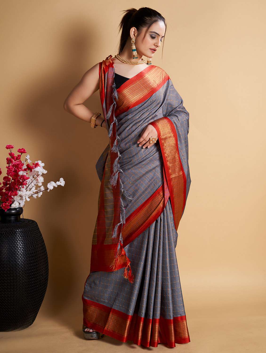 women checkered bordered saree with blouse - 22001337 -  Standard Image - 2