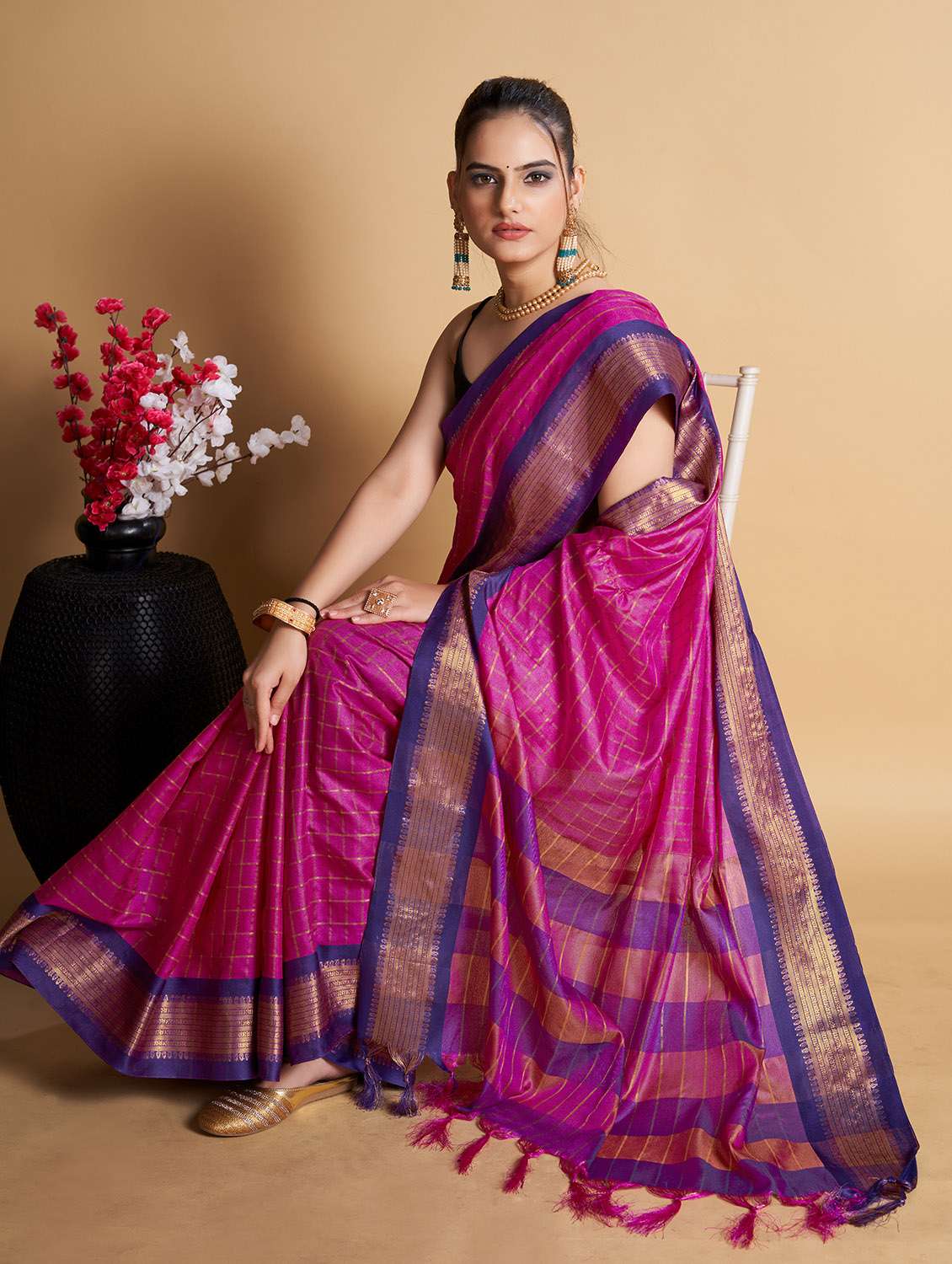 women checkered bordered saree with blouse - 22001338 -  Standard Image - 2