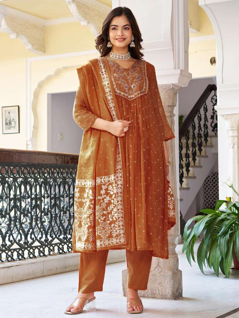 women printed three quarter sleeve kurta pant with dupatta set