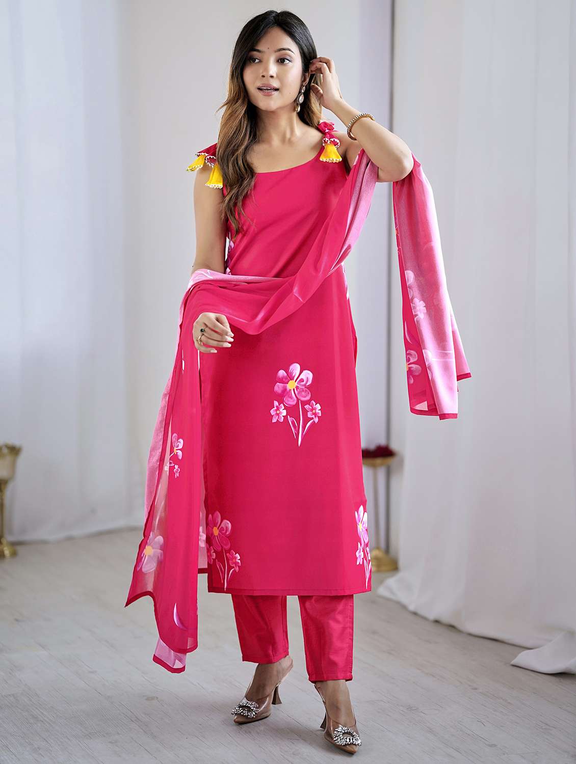 women floral printed sleeveless kurta pant with dupatta set