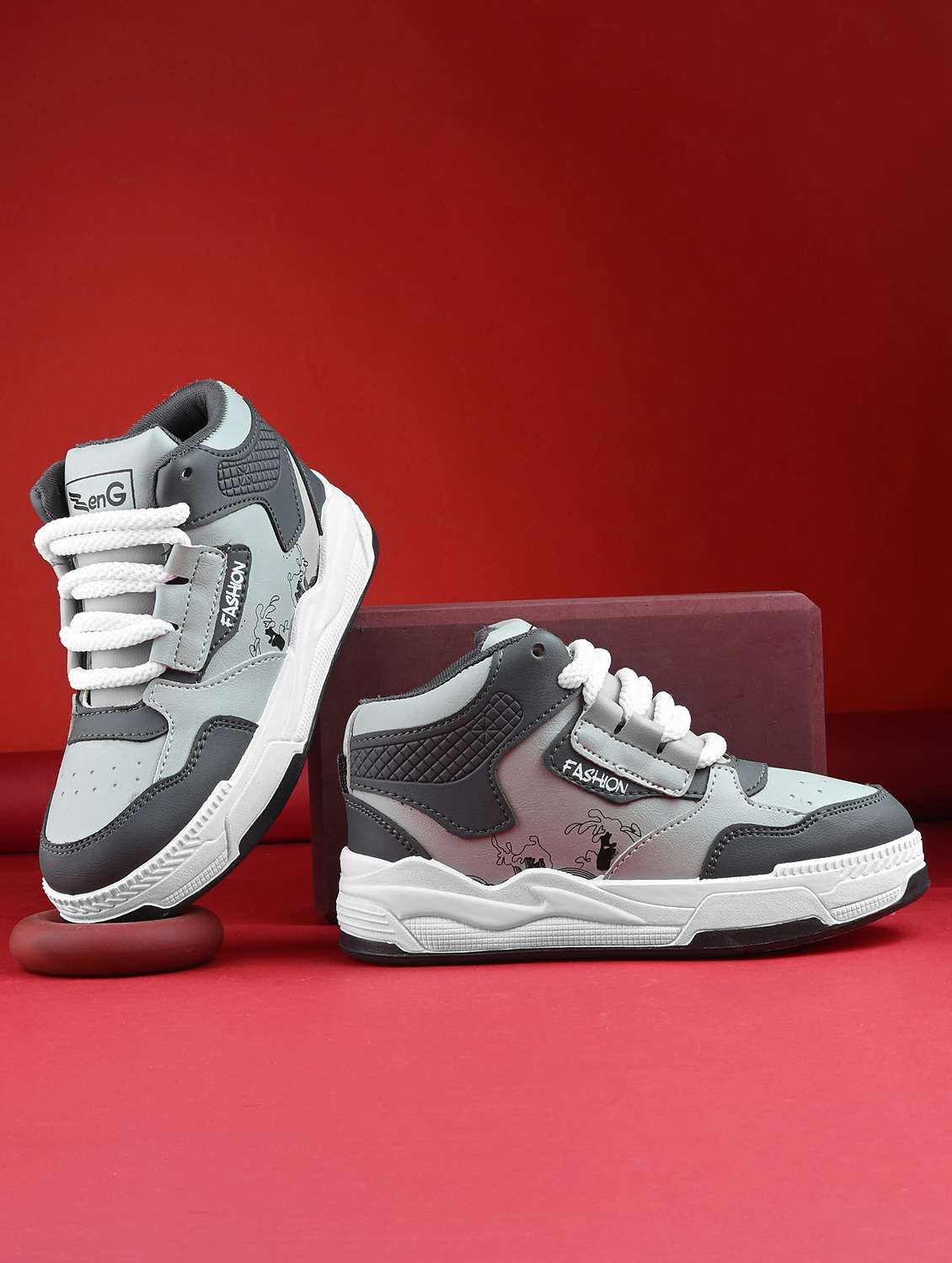 boys color blocked lace up sneaker