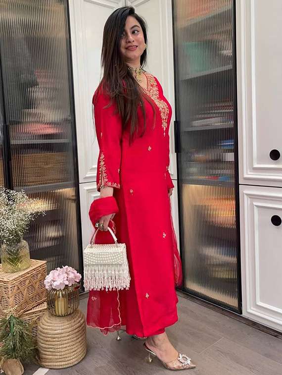 women embroidered three quarter sleeve kurta pant with dupatta set - 22004603 - Standard Image - 2