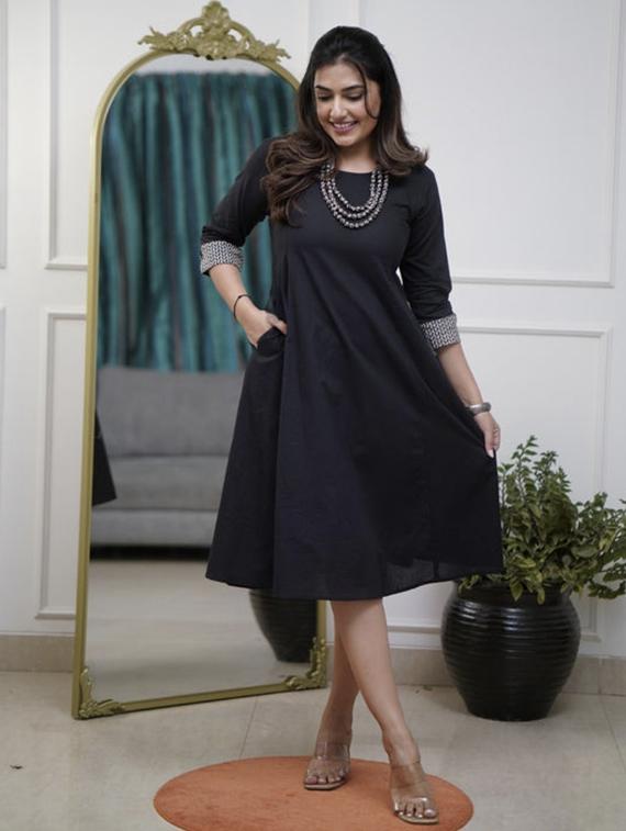 women solid three quarter sleeve a-line kurta - 22004613 - Standard Image - 2