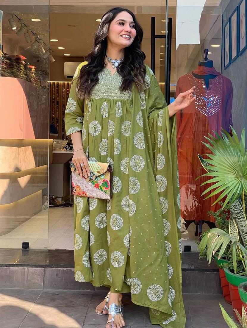 women embroidered three quarter sleeve kurta pant with dupatta set - 22004632 - Standard Image - 2