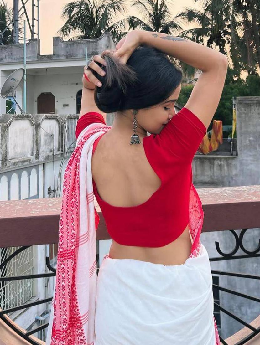 women white boardered handloom saree with blouse - 22004947 - Standard Image - 2
