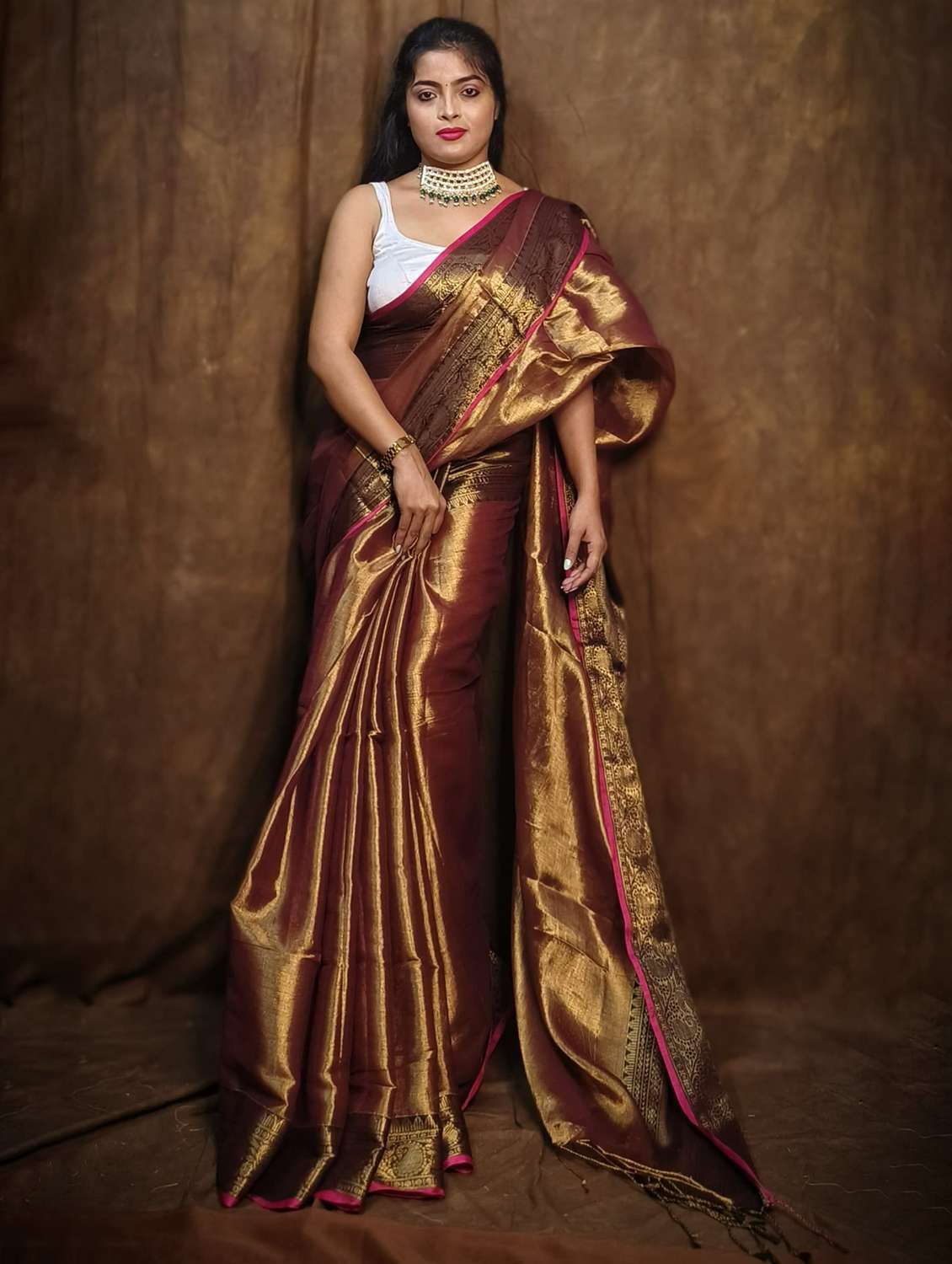 women solid with bordered saree - 22004975 -  Zoom Image - 0