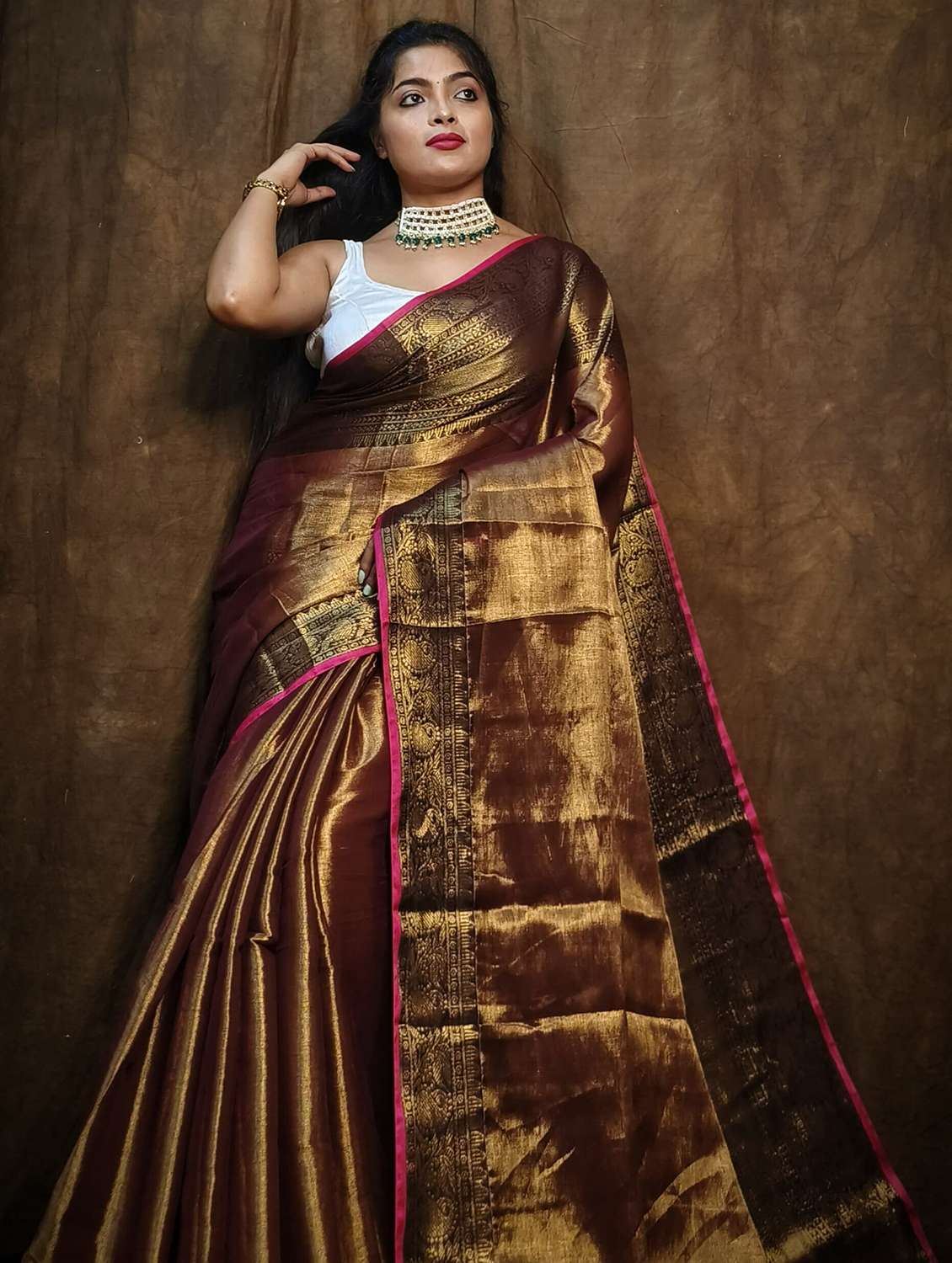 women solid with bordered saree - 22004975 - Standard Image - 2