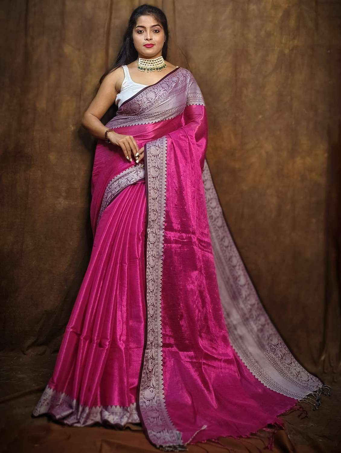 women solid with bordered saree