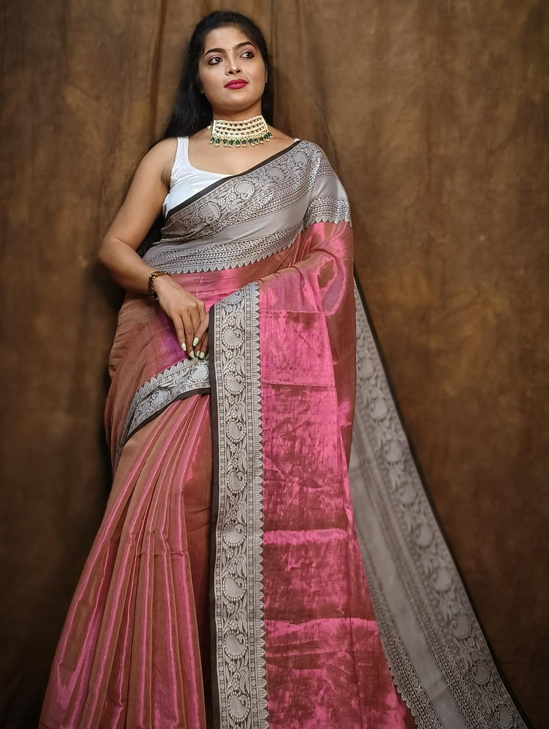 women solid with bordered saree - 22004981 - Standard Image - 2