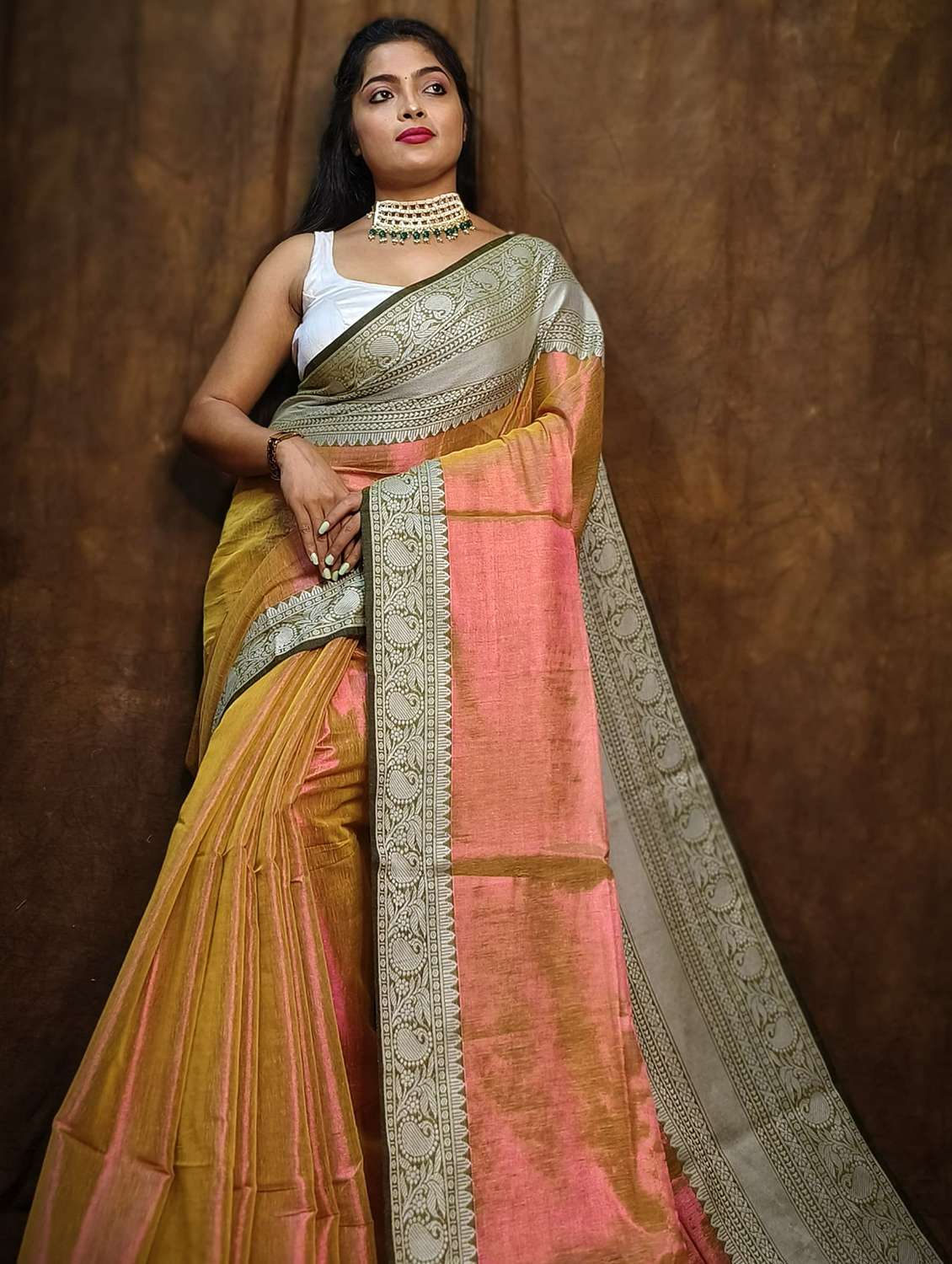 women solid with bordered saree - 22004982 - Standard Image - 2