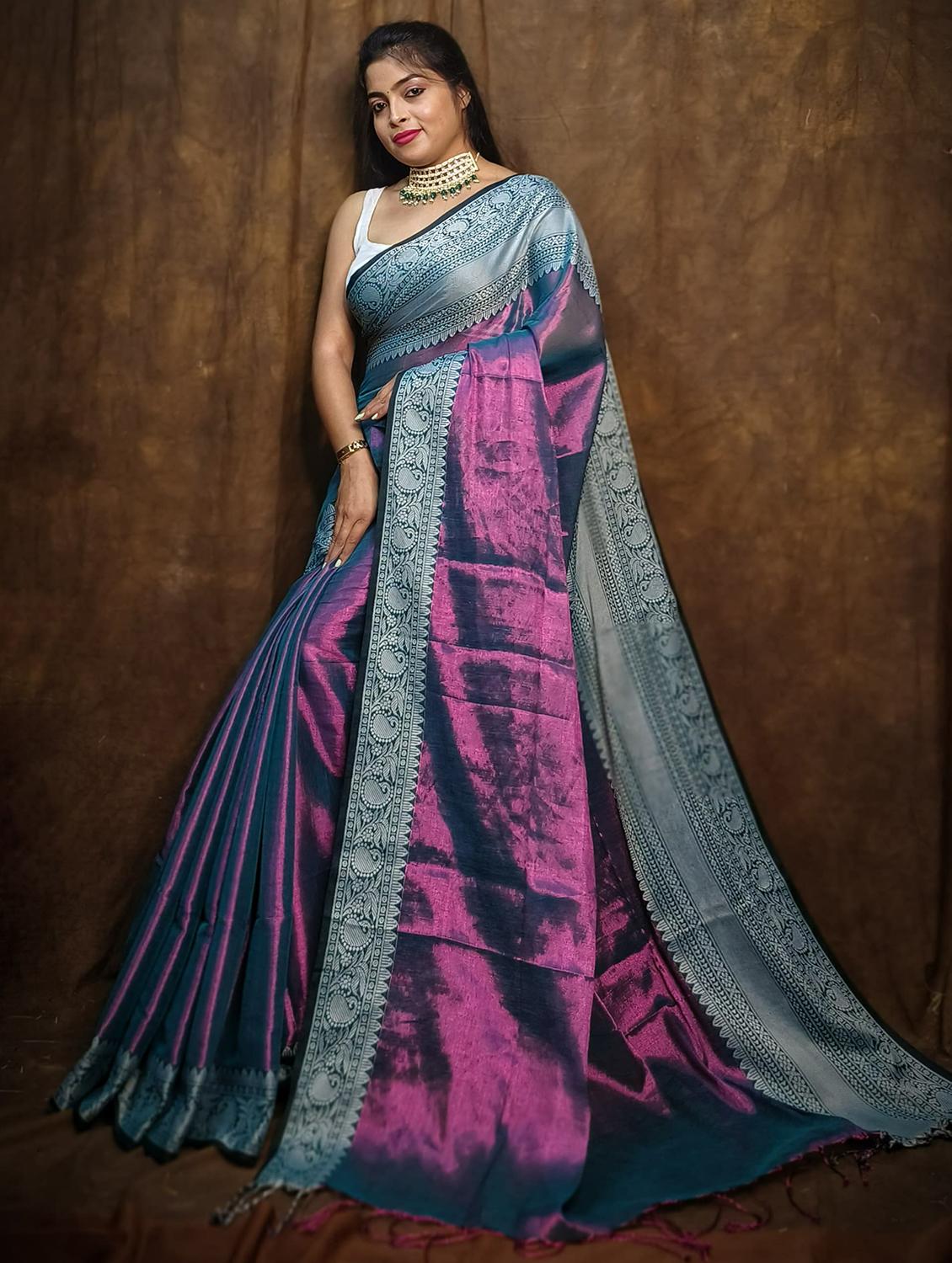 women solid with bordered saree - 22004983 - Standard Image - 2