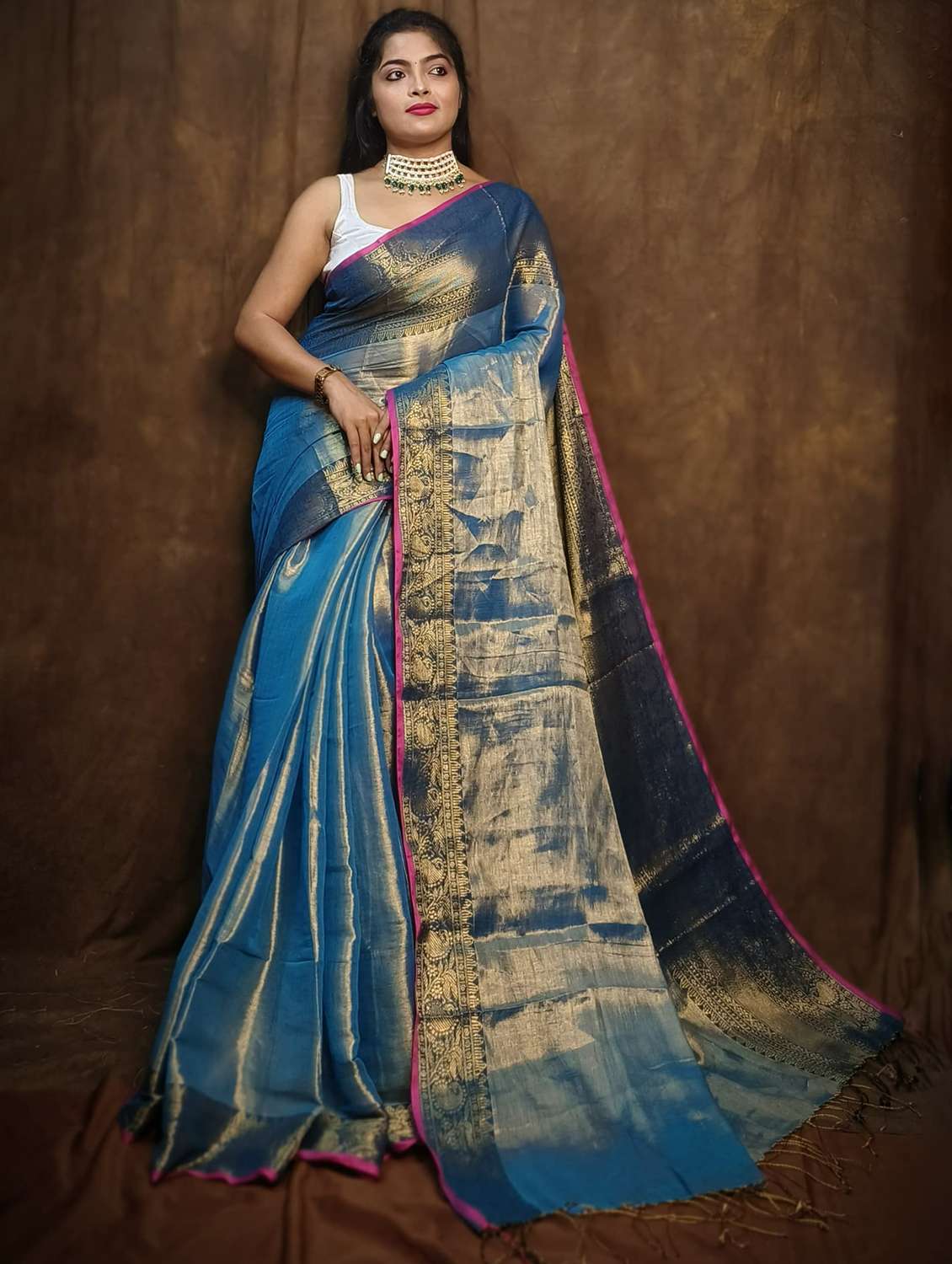 women solid with bordered saree