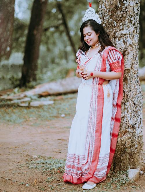 women white boardered handloom saree with blouse - 22004997 - Standard Image - 0