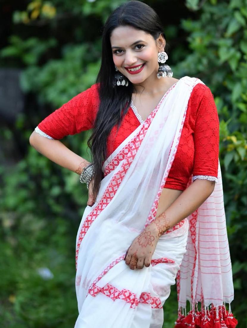 women white boardered handloom saree with blouse - 22005003 -  Zoom Image - 0