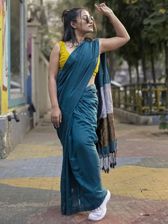 women solid handloom saree with blouse - 22005013 -  Zoom Image - 0