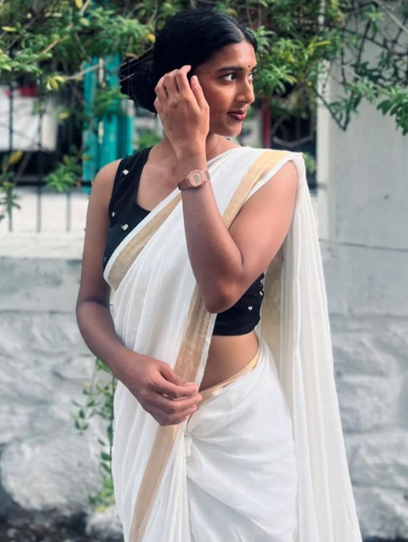 women white contrast boardered handloom saree with blouse - 22005014 - Standard Image - 2