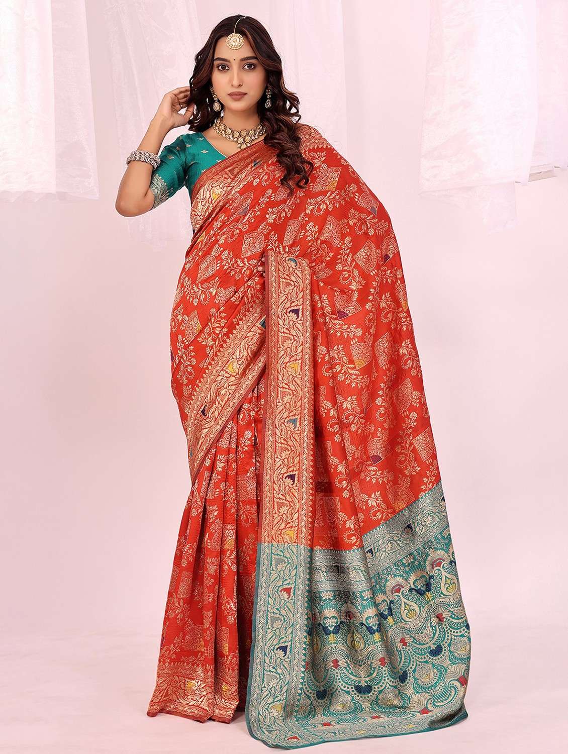 women self design banarasi saree with blouse