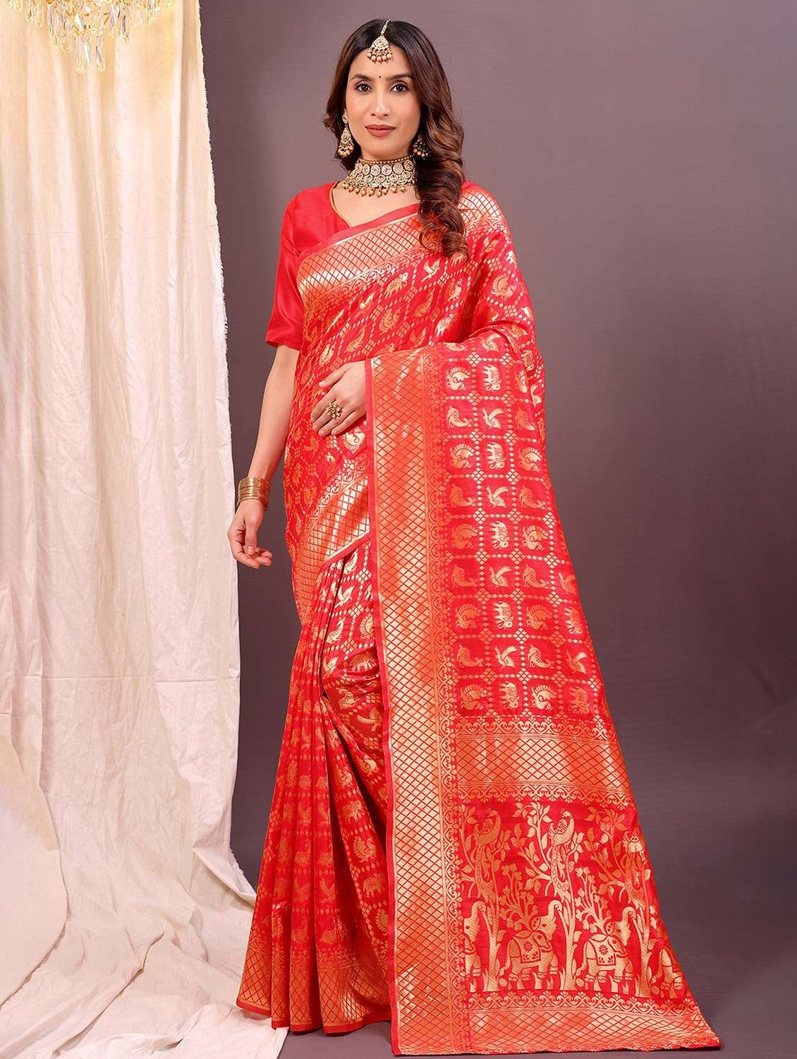 women self design kanjivaram saree with blouse