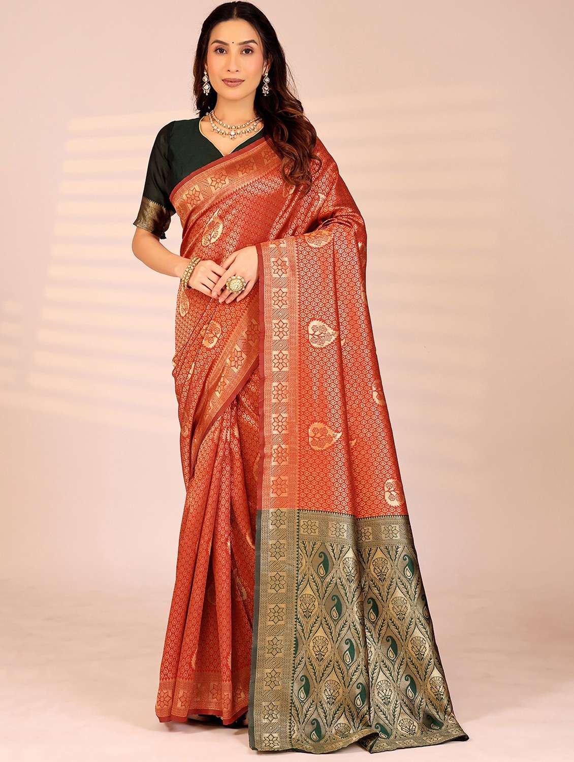 women self design kanjivaram saree with blouse