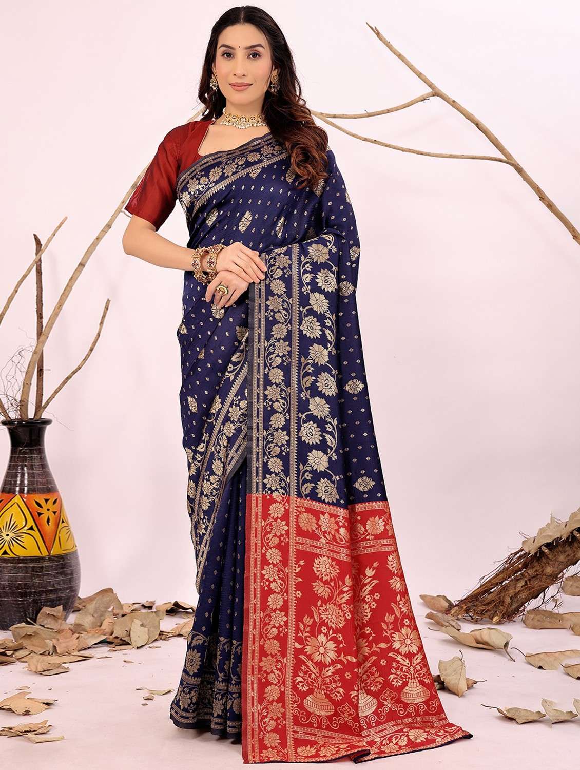 women self design banarasi saree with blouse - 22007177 - Zoom Image - 0