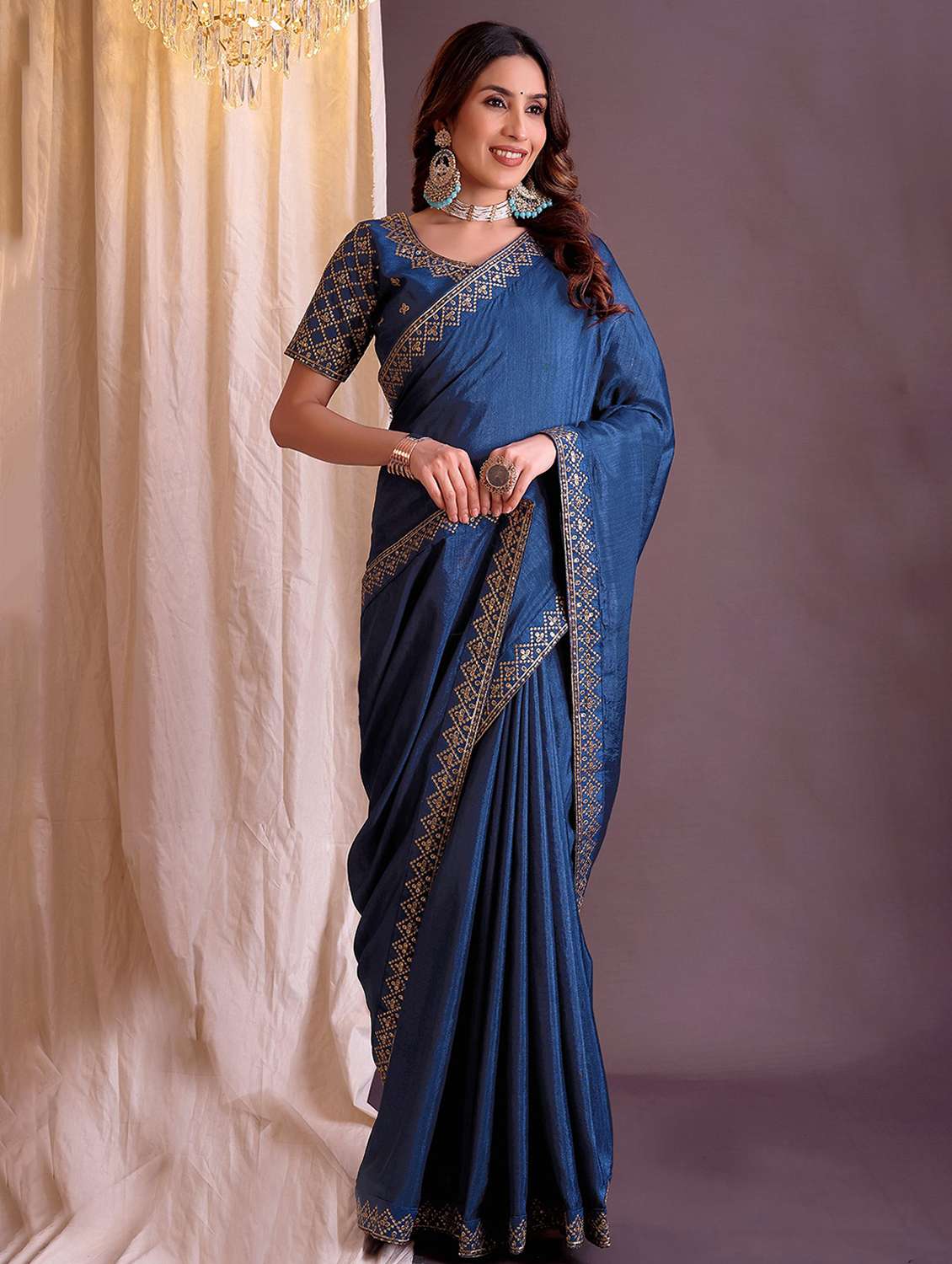 women solid with bordered saree with blouse