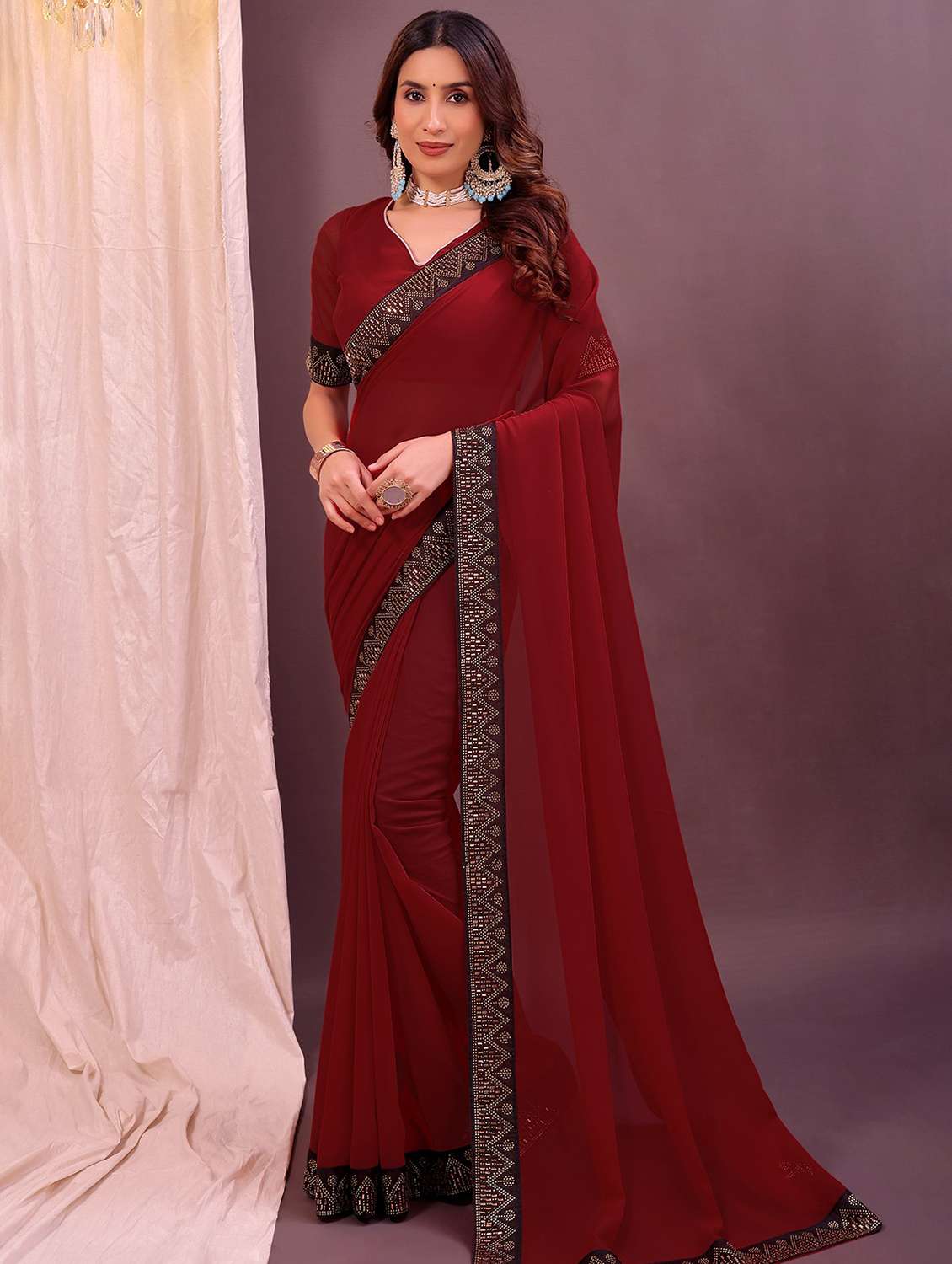women solid with bordered saree with blouse