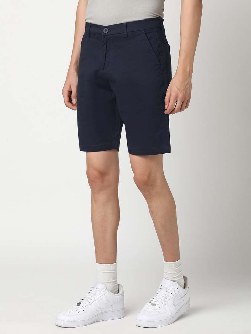 men solid mid rise regular fit shorts - 22007690 -  Standard Image - 2