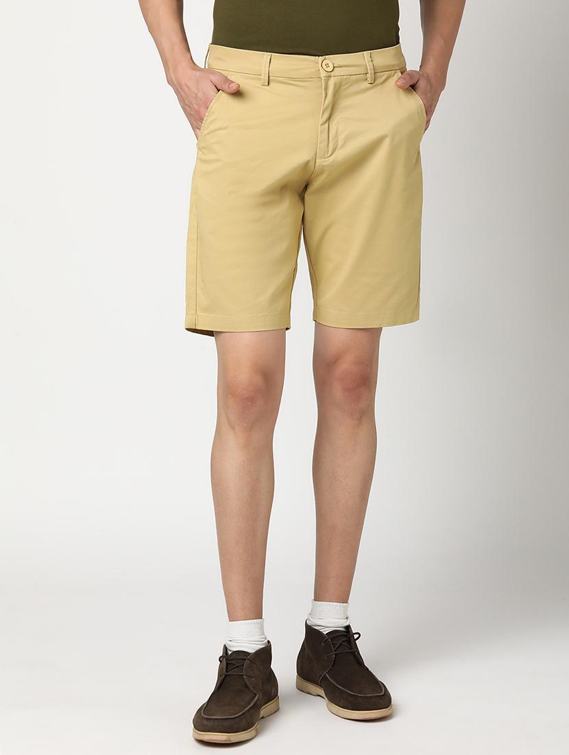 men solid mid rise regular fit shorts - 22007693 - Zoom Image - 0