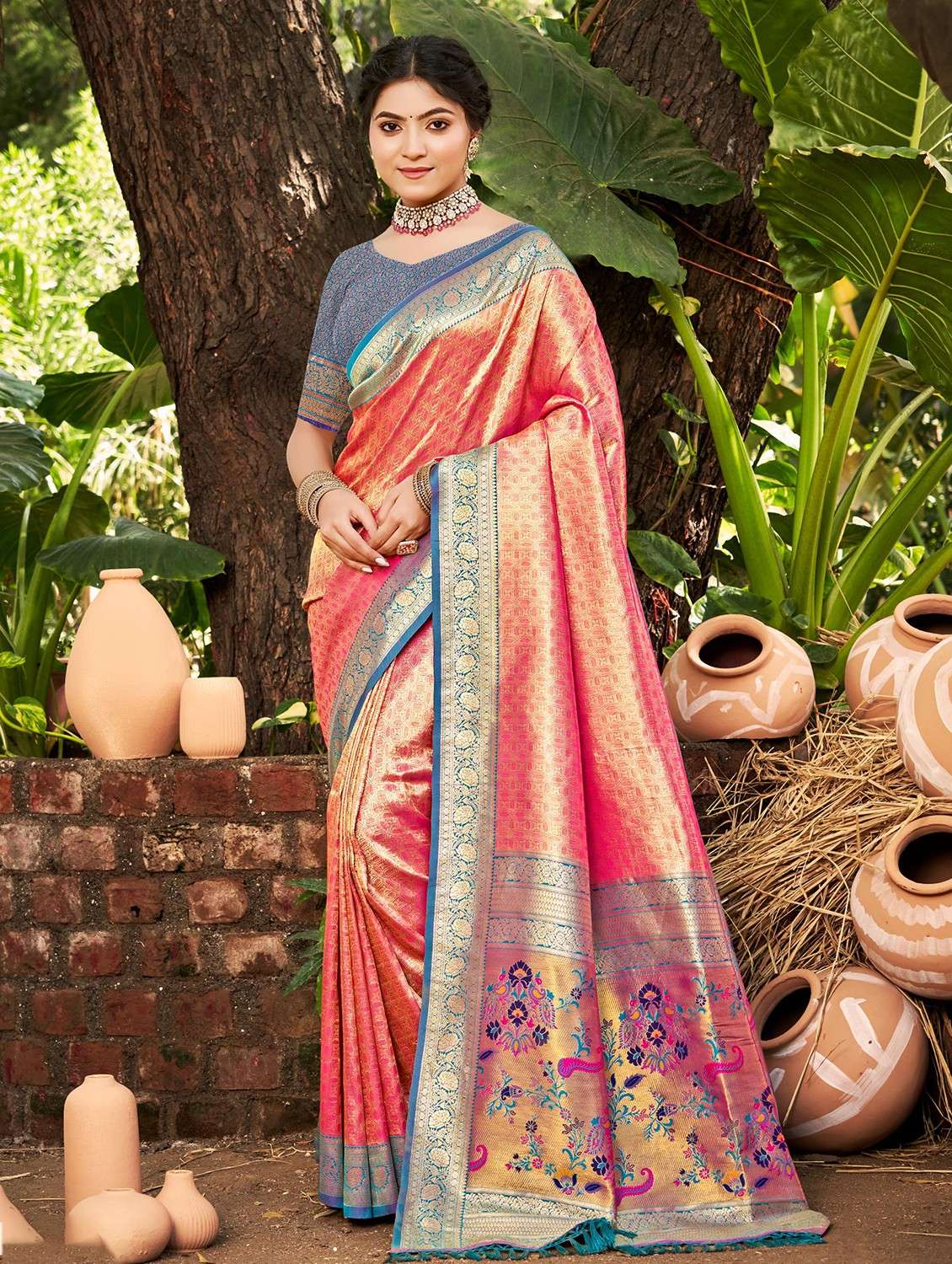 women self design kanjivaram saree with blouse