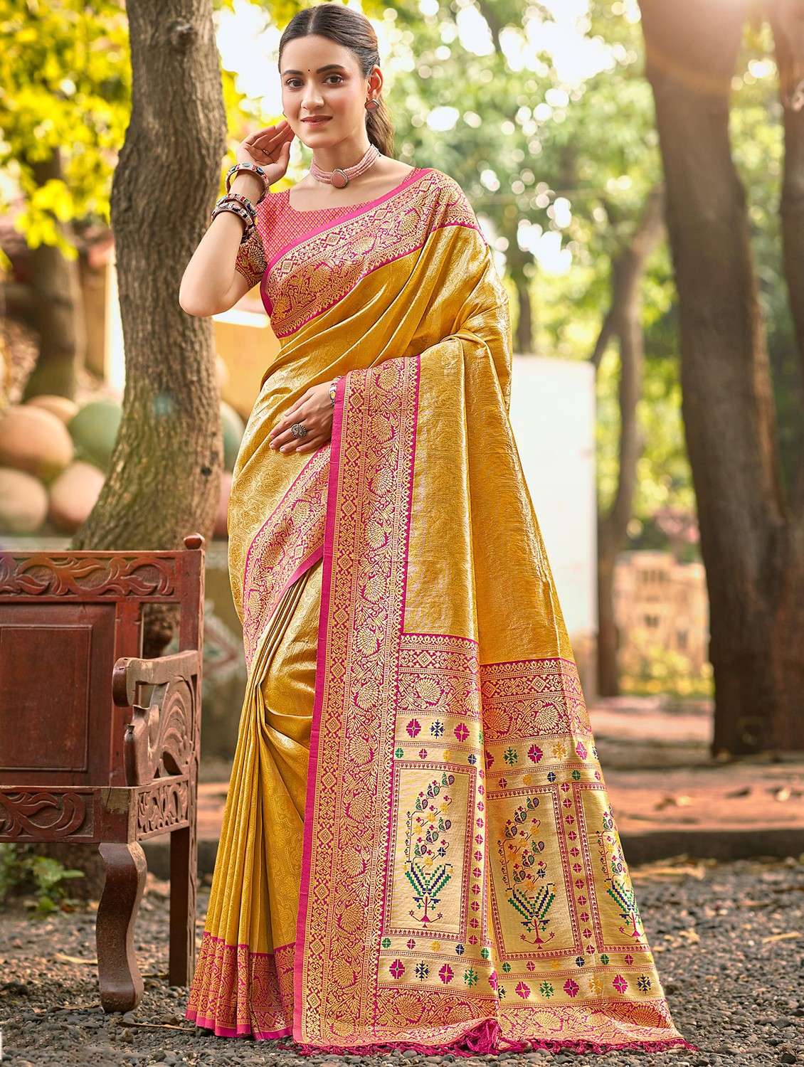 women self design kanjivaram saree with blouse