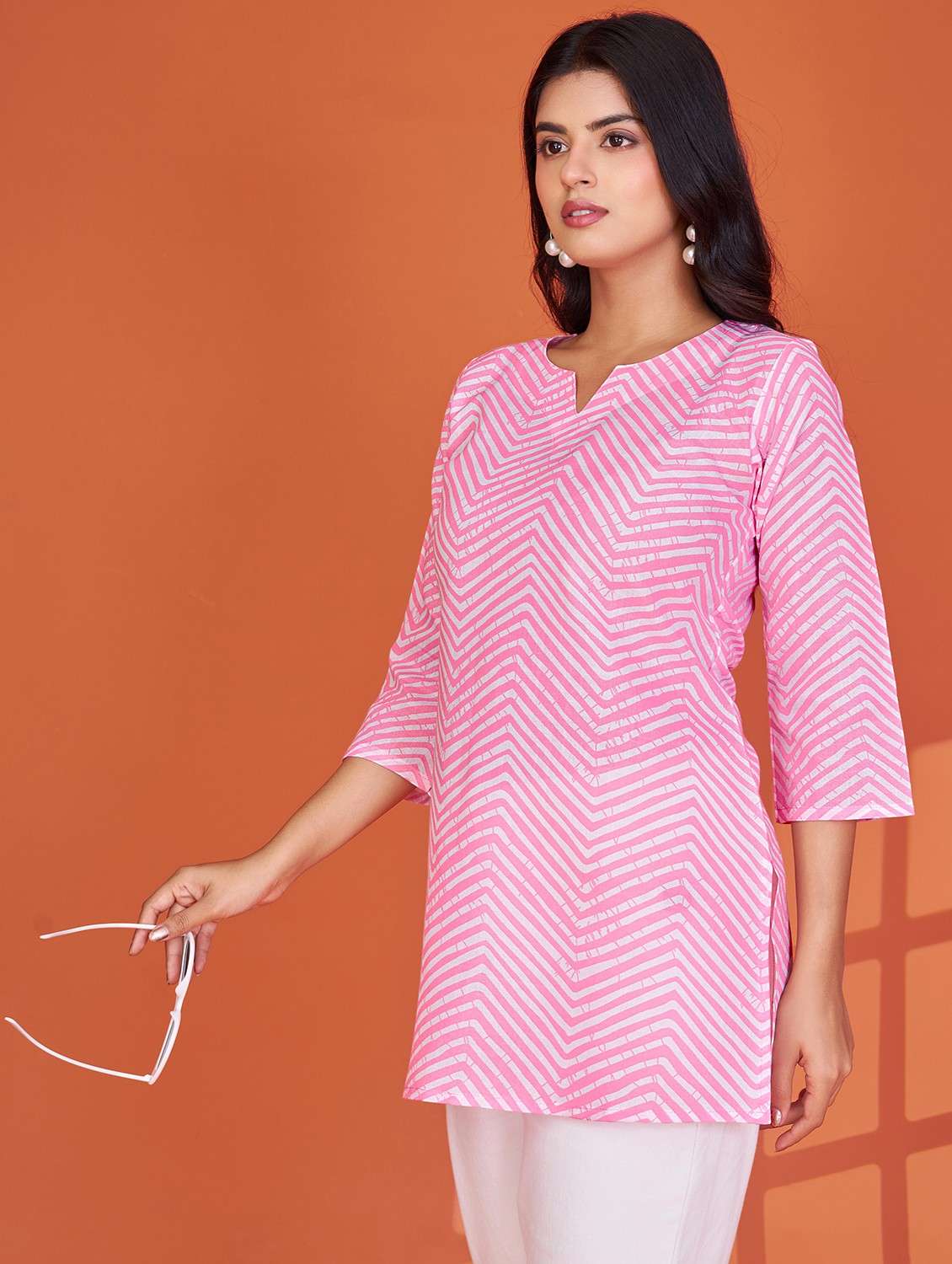 women printed three quarter sleeve straight kurti - 22009150 - Standard Image - 2