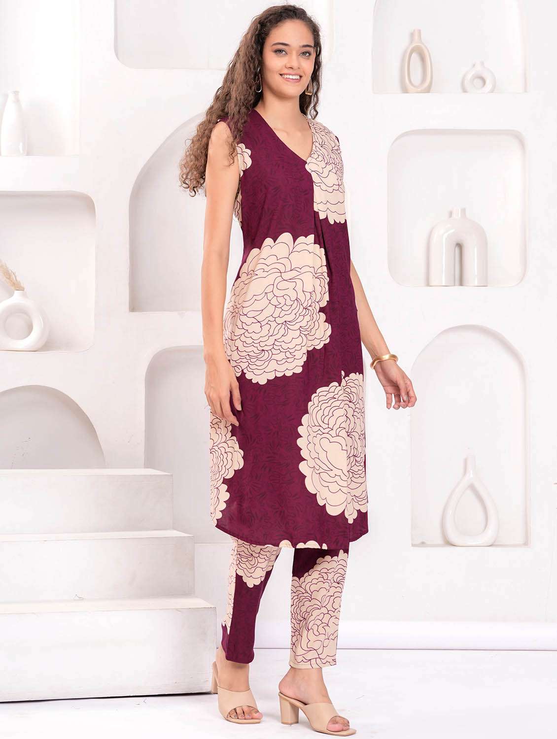 women printed sleeveless kurta and pant set - 22009457 -  Standard Image - 2