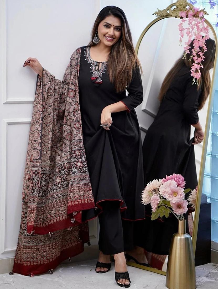 women embroidered three quarter sleeve kurta palazzo with dupatta set - 22011265 - Standard Image - 2