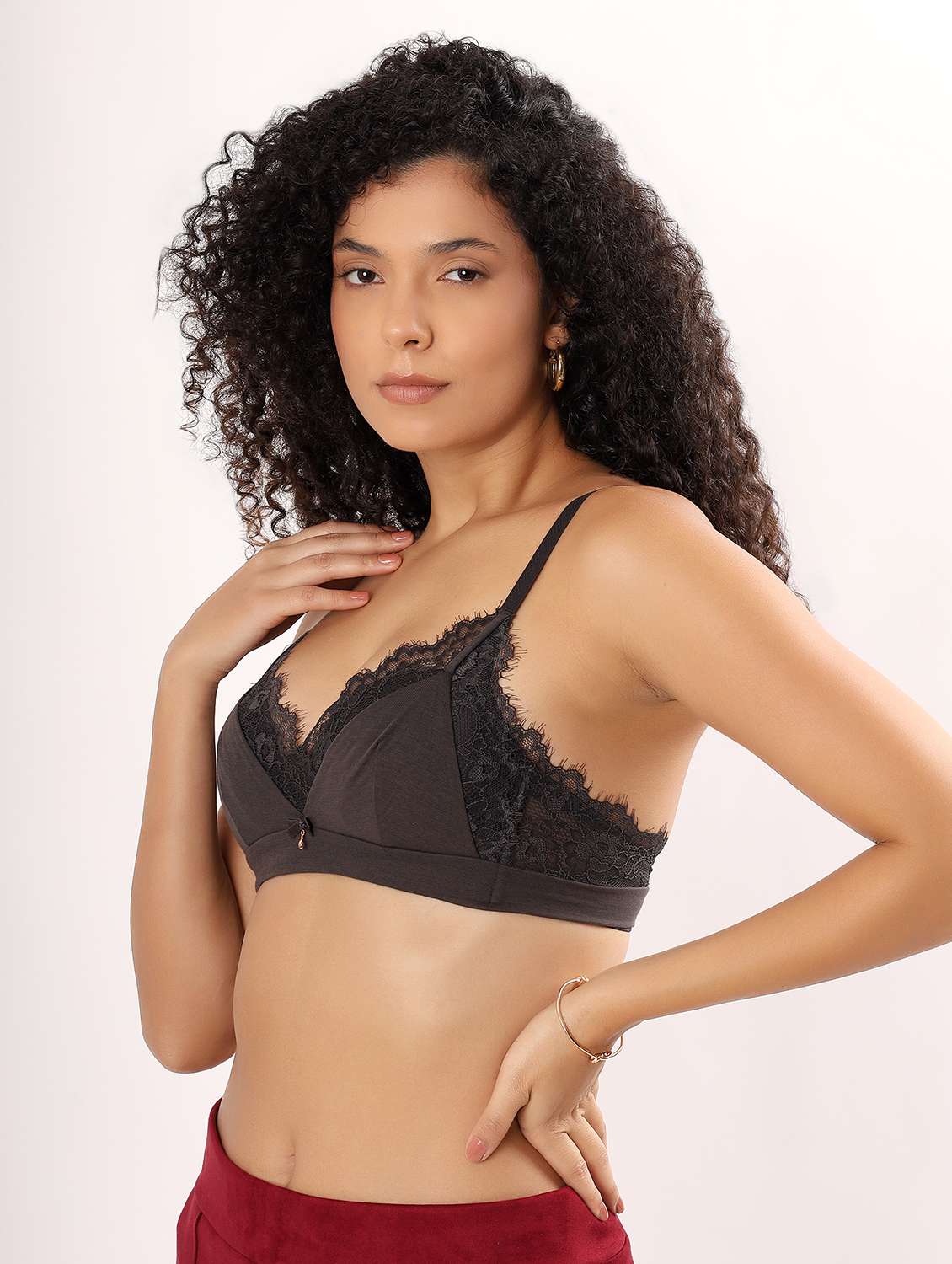 women color block lightly padded plunge bra - 22011381 -  Standard Image - 2