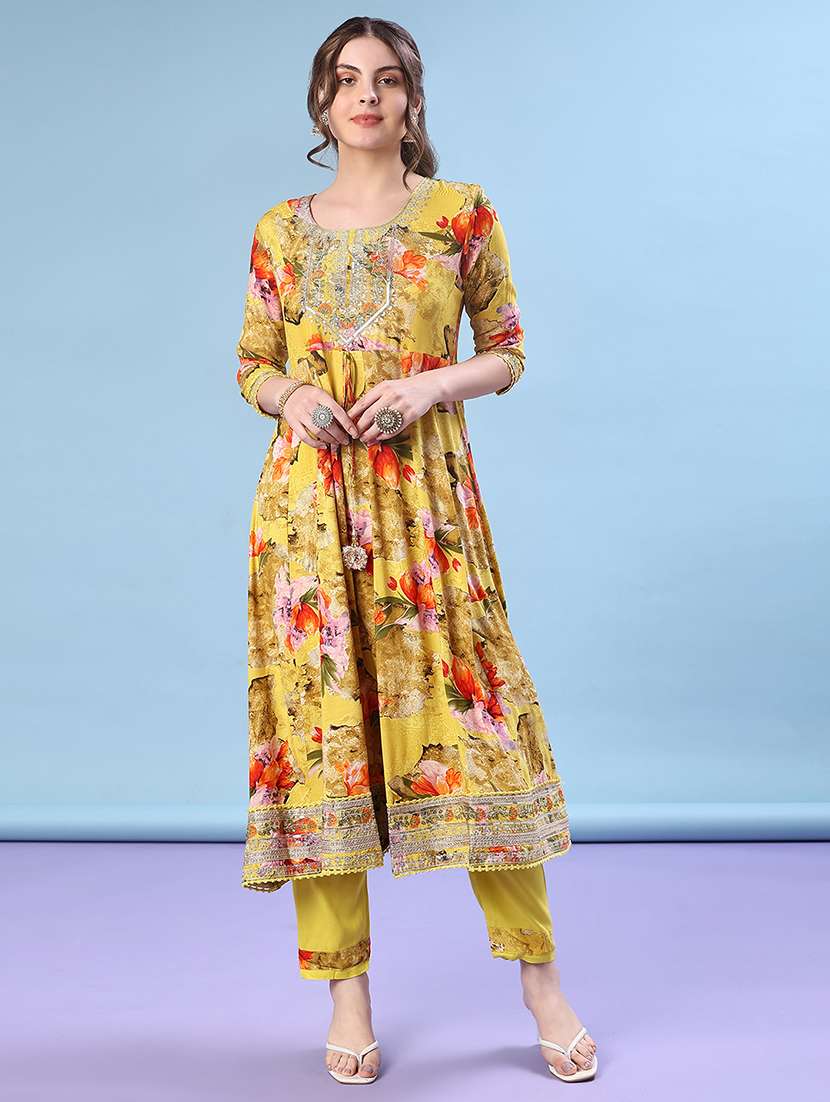 women three quarter sleeve kurta and pant with dupatta - 22011767 -  Standard Image - 2