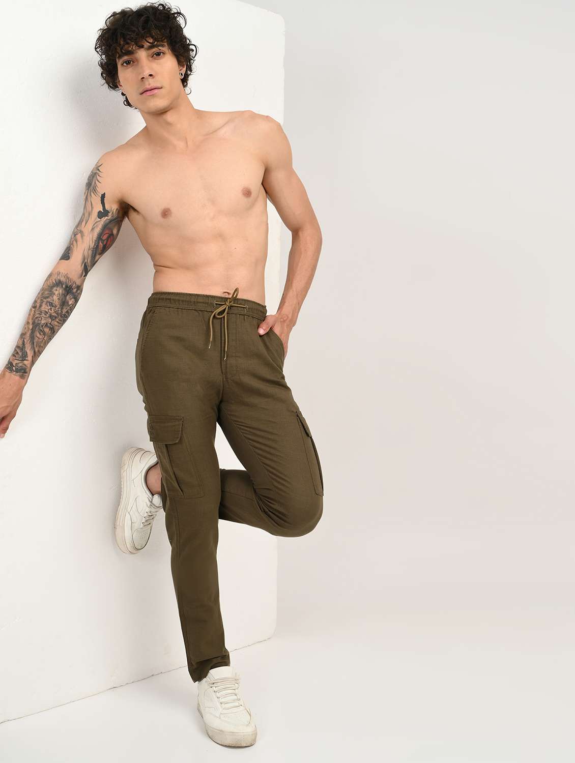 men solid mid rise relaxed fit cargo - 22012884 - Standard Image - 2