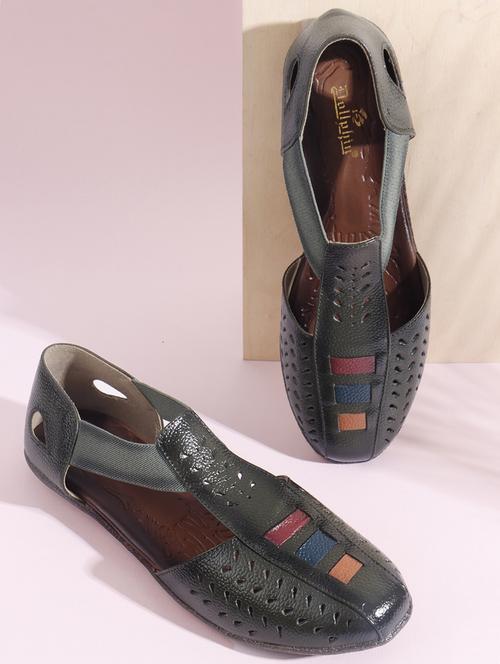 women solid back strap sandal - 22013278 - Standard Image - 0