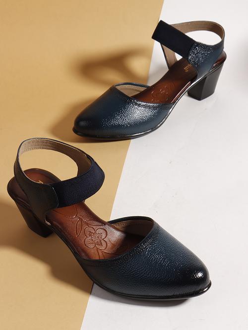 women solid back strap sandal - 22013335 - Standard Image - 0