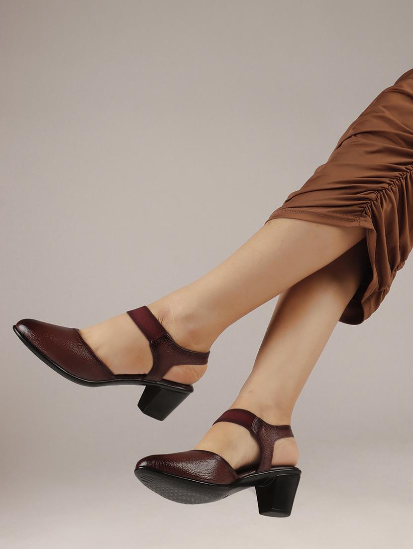 women solid back strap sandal - 22013337 - Standard Image - 2