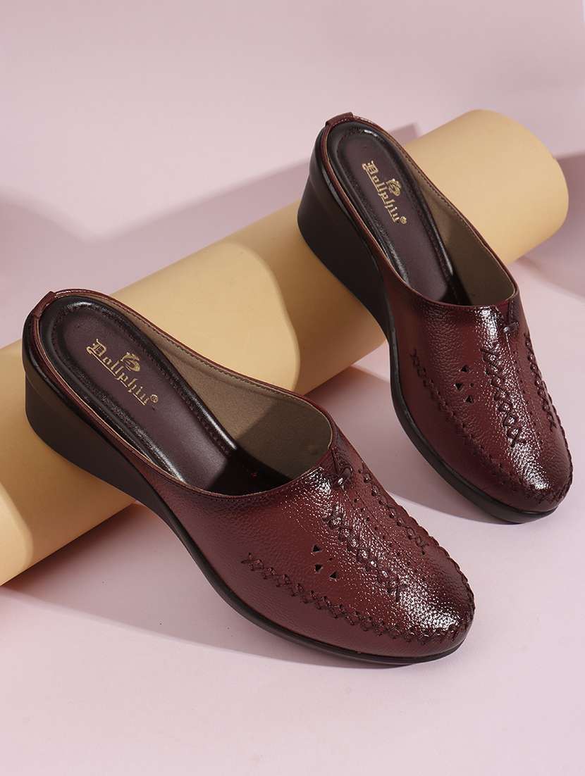 women solid slip on wedge mule