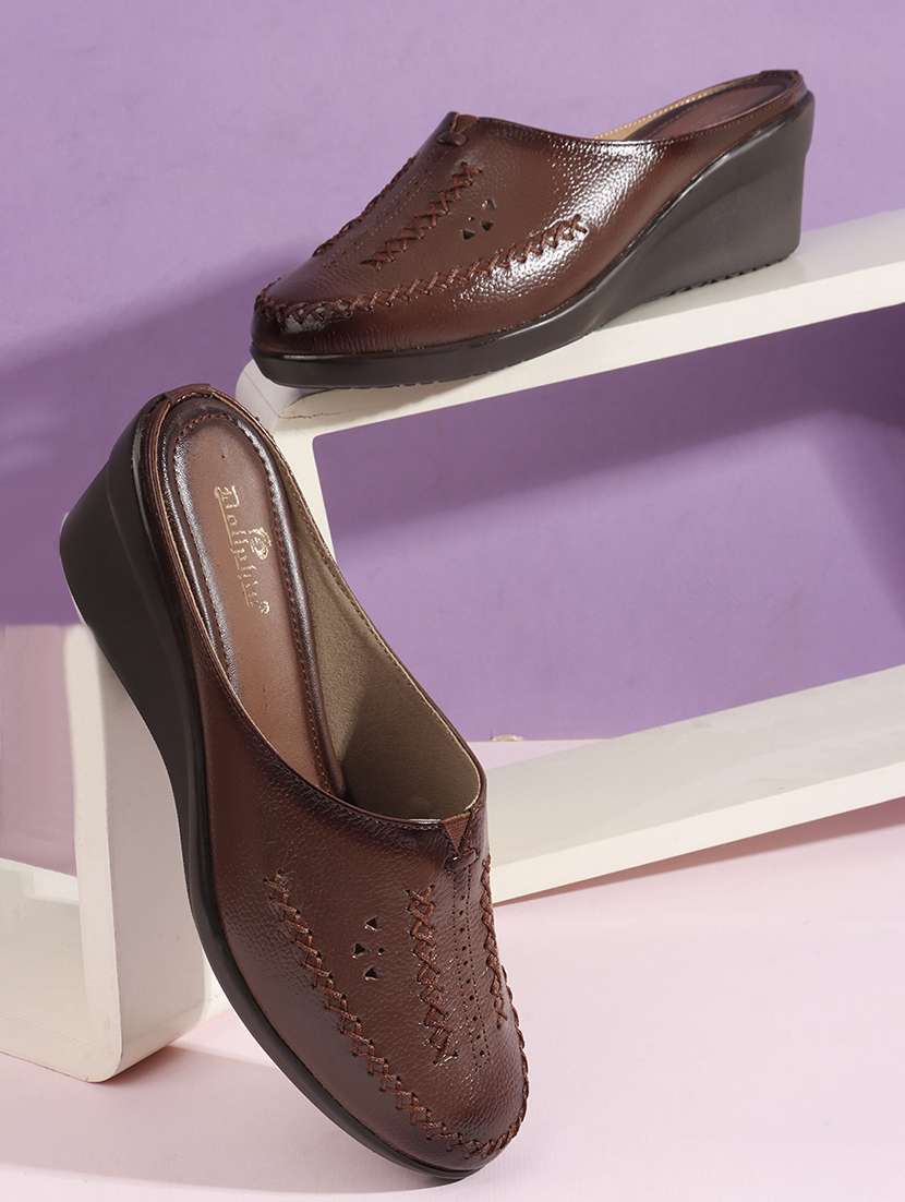 women solid slip on wedge mule - 22013343 - Zoom Image - 0