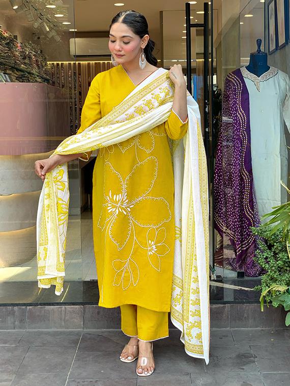 women embroidered three quarter sleeve kurta pant with dupatta set - 22014118 - Standard Image - 2