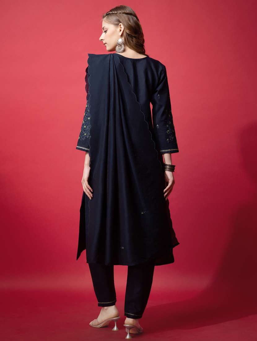 women three quarter sleeve kurta pant with dupatta set - 22014192 - Standard Image - 2