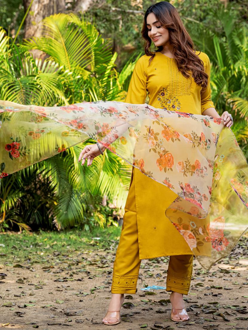 women three quarter sleeve kurta pant with dupatta set - 22014277 - Standard Image - 2