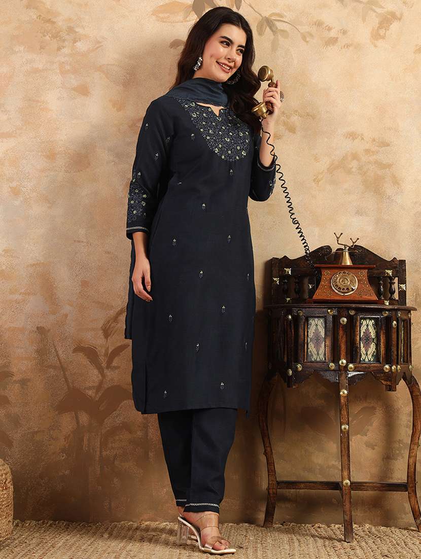 women three quarter sleeve kurta pant with dupatta set - 22014287 - Standard Image - 2