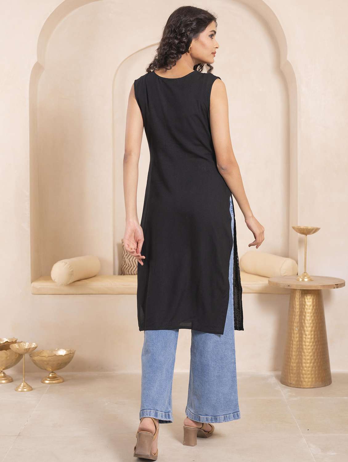 women embroidered sleeveless straight kurta - 22014676 -  Standard Image - 2