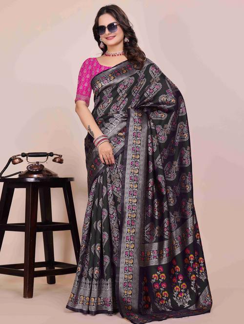 women self design banarasi saree with blouse - 22019099 - Standard Image - 0
