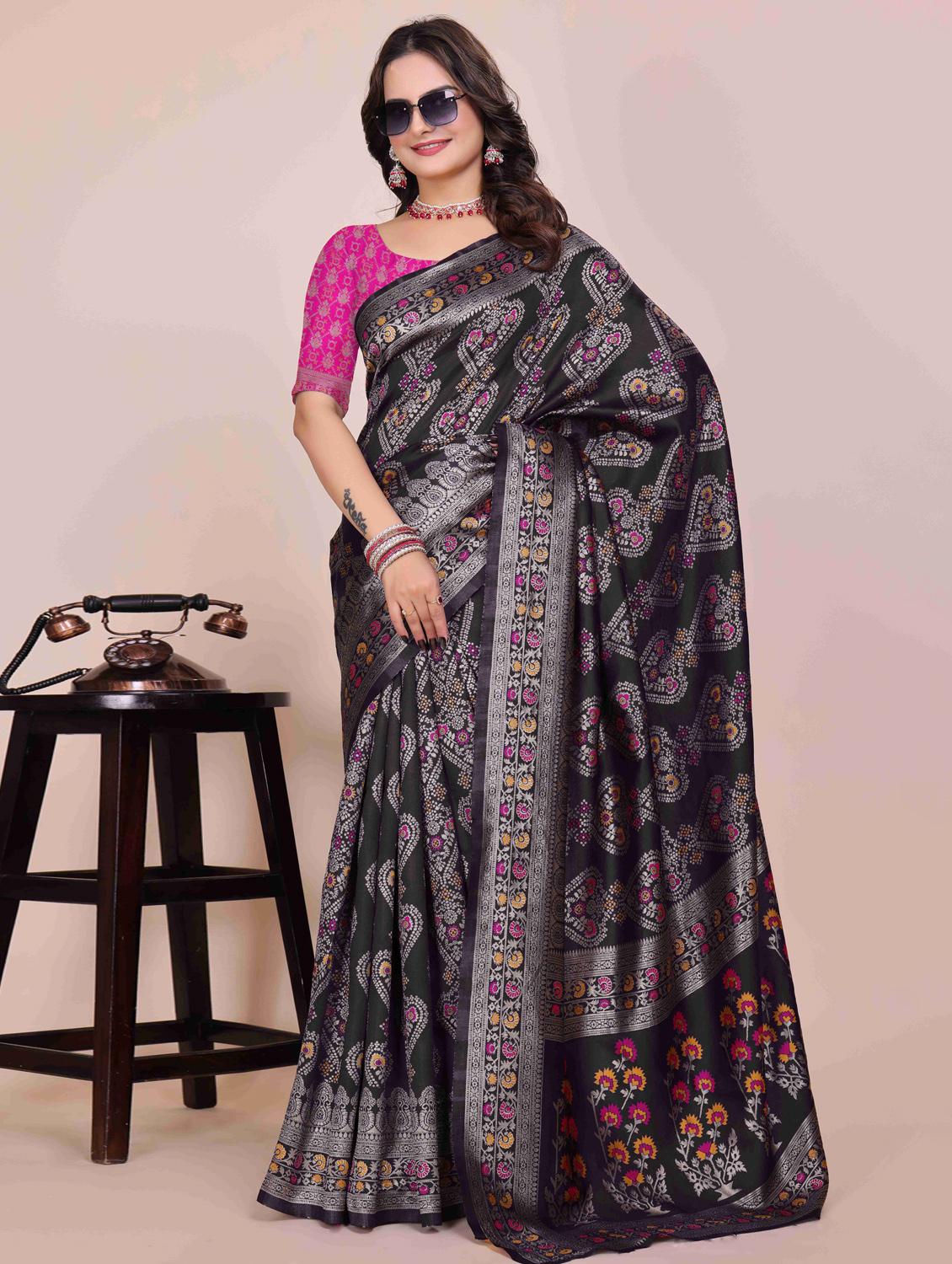 women self design banarasi saree with blouse - 22019099 - Zoom Image - 0